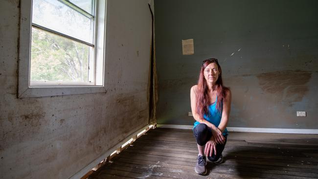 Lismore flood victim Liz Swift’s walls are coming away from the floors. Picture: Danielle Smith