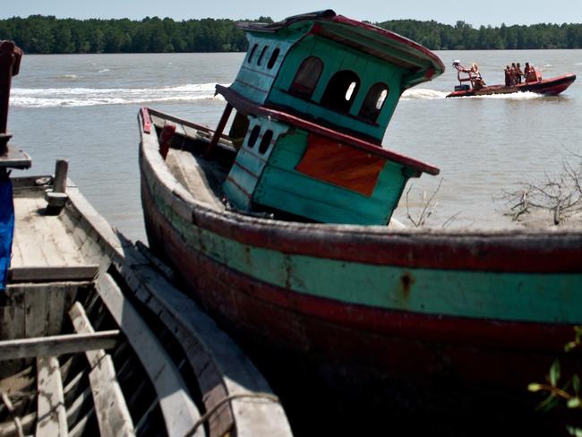 People Missing After Boat Of Illegal Indonesian Migrants Sank Off ...