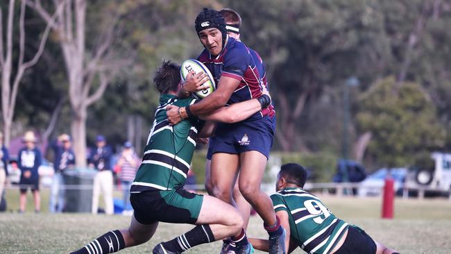 Syrus Schmidt of TSS runs with the ball against BBC during their GPS Rugby clash. Photograph : Jason O'Brien