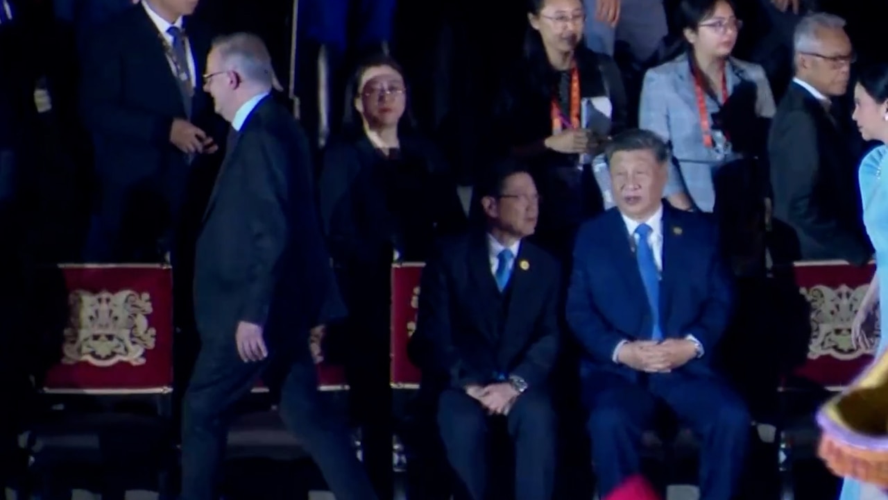 PM Anthony Albanese walks by China's Xi on world stage