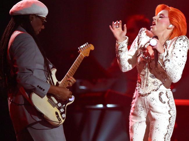 Lady Gaga performs a medley of Bowie’s hits.