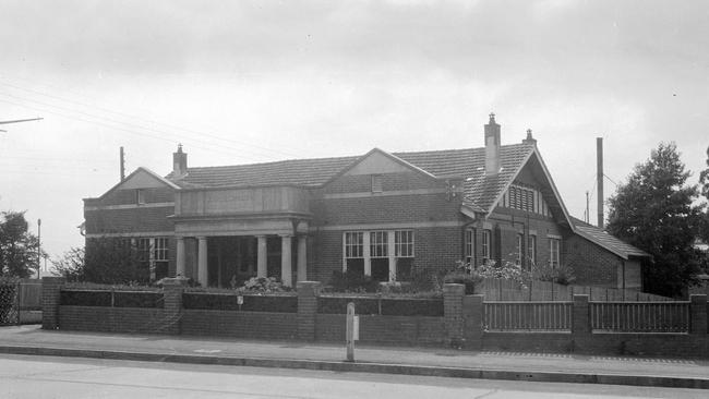 The original Hornsby Council chambers on what is now Peats Ferry Rd.