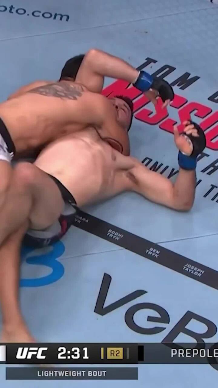 Saint-Denis lands head and arm choke