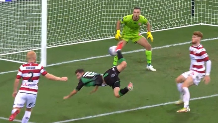 Ben Garuccio completes a scorpion kick for a stunning goal.