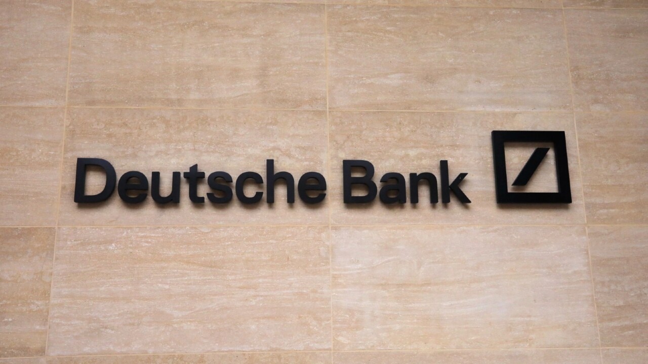 Deutsche Bank share slide triggers bank fears