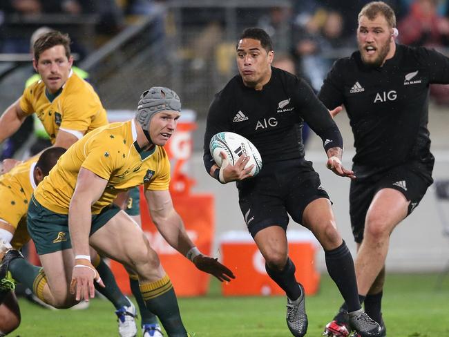 Aaron Smith had an impressive first half to send Israel Dagg over for two tries.