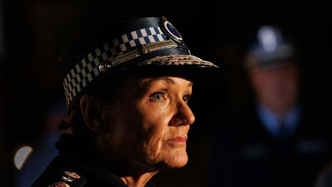 WEEKEND TELEGRAPHS. SPEAK TO DARMO BEFORE USE. Bondi junction stabbing attack mass murder. Police commissioner Karen Webb speaks to the media at a press conference outside Waverley Police Station. Saturday 13/04/2024. Picture by Max Mason-Hubers