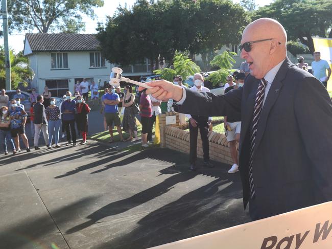 Auction of 86 Zetland St Upper Mt Gravatt . Auctioneer Phil Parker. Pic Annette Dew