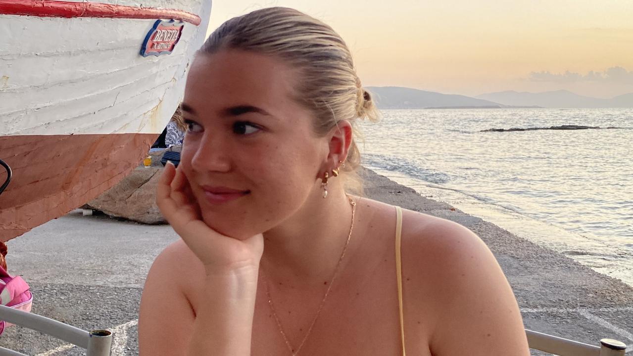 ‘Absolute fighter’: Magnetic Island woman battling cancer inspired by mum’s example