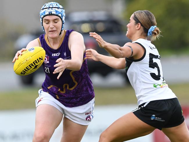 Picture: Highflyer Images. UQ player Jessi Henning in action (21)