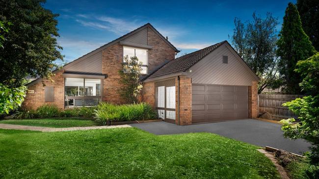 10 Mockridge St, Wantirna South, sold under the hammer.