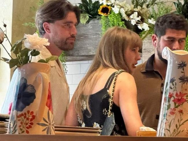 Swift was joined by boyfriend Travis Kelce at a Philadelphia cafe. Picture: TikTok/@_theblackdogstan