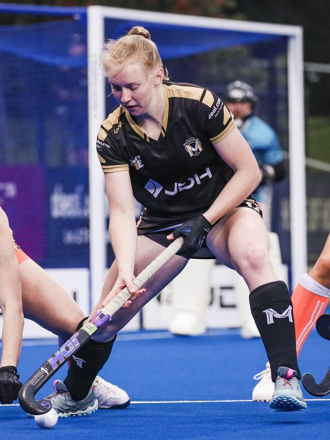 Amy Lawton in action for Hockey Club Melbourne during the 2023 Hockey One season.