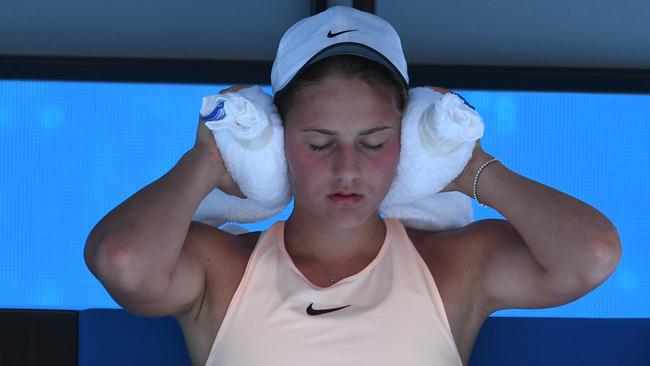 Marta Kostyuk does her best to cool down. Photo: AAP