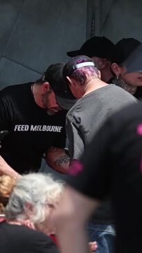 Dave Grohl helps feed Melbourne's homeless