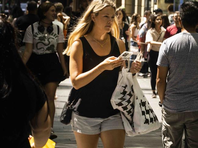 Outbreak hurts retail spending