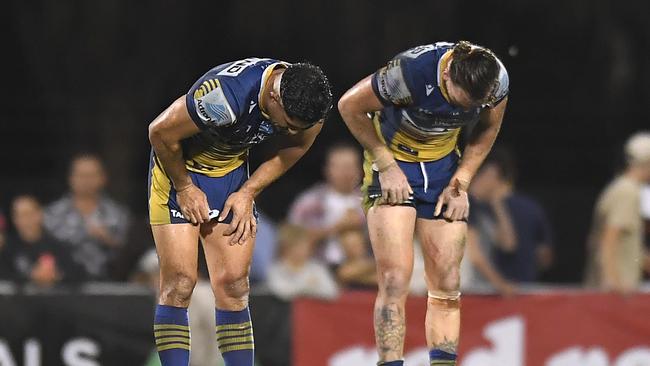 MACKAY, AUSTRALIA – JULY 29: Eels players react after their defeat during the round 20 NRL match between the Sydney Roosters and the Parramatta Eels at BB Print Stadium, on July 29, 2021, in Mackay, Australia. (Photo by Albert Perez/Getty Images)