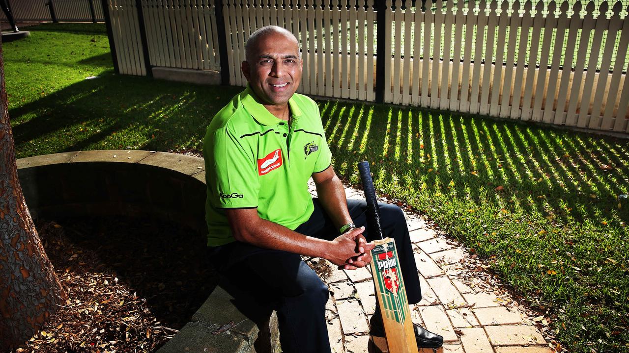 Chandika Hathurusinghe coached the Sydney Thunder in 2013/14.