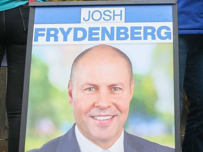 MELBOURNE, AUSTRALIA- NewsWire Photos MAY 14 2022,  Josh Frydenberg hands out how to vote leaflets and meets with early voters as he attends a voting centre in the seat of Kooyong.Picture: NCA NewsWire /Brendan Beckett