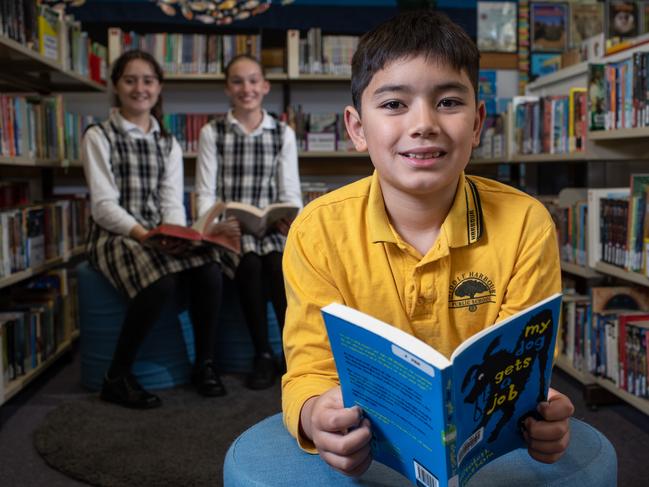 Picture shows (foreground) Samuel Lowe (8) from Lane Cove; Niamh Hawthorn (11) from Mosman and Evanya Rigoni (12) from Mosman and  who are taking part in The Premier's Reading Challenge at Middle Harbour PS in Mosman. Picture taken in the school library on 26th August 2019.(AAP Image / Julian Andrews).