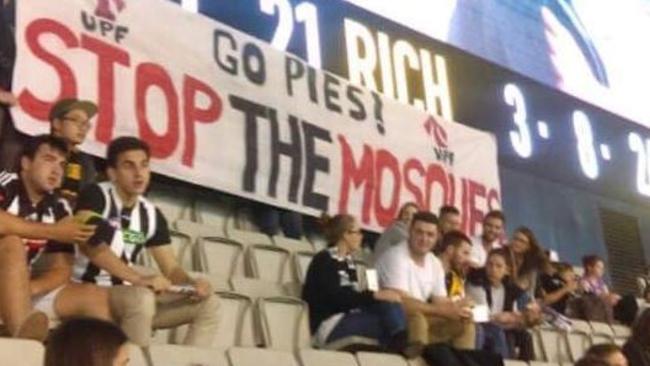 Tweet showing banner at MCG scoreboard
