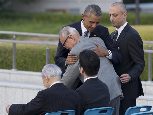 Barack Obama hugs atomic bomb survivor Shigeaki Mori.
