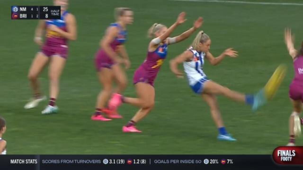 Roos 'absolutely owning' first half