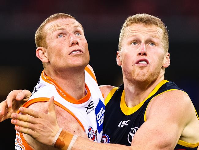 *** BESTPIX *** ADELAIDE, AUSTRALIA - SEPTEMBER 08: Sam Jacobs of the Giants and Reilly O'Brien of the Crows compete for the ball during the round 16 AFL match between the Adelaide Crows and the Greater Western Sydney Giants at Adelaide Oval on September 08, 2020 in Adelaide, Australia. (Photo by Daniel Kalisz/Getty Images)