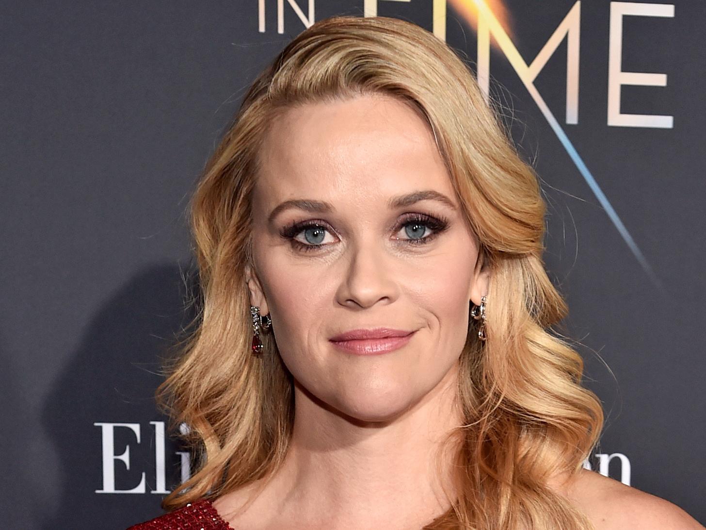 Reese Witherspoon Takes Advantage of Instagram's New Feature