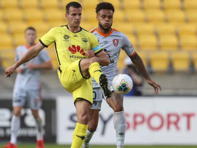 Steven Taylor of the Wellington Phoenix and Aaron Amadi-Holloway of the Brisbane Roar during the Round 7 A-League match between Wellington Phoenix and Brisbane Roar FC at Westpac Stadium in Wellington, New Zealand, Saturday, November 23, 2019. (AAP Image/John Cowpland) NO ARCHIVING, EDITORIAL USE ONLY