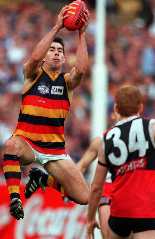 Darren Jarman takes the mark during 1997 grand final against St Kilda.