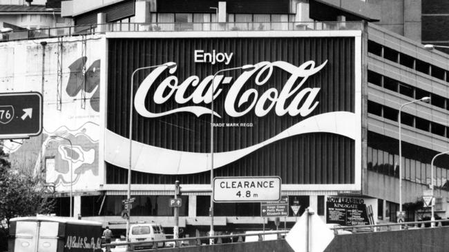 Coca-Cola sign at the top of William Street, Kings Cross, Sydney in 1985. Pic Beatty.