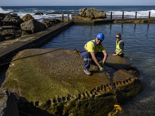 Rock in Maroubra Pool.Workmen adjusting chains to assist moving the rock out of the pool.A huge rock has washed into the ocean pool at Maroubra.Picture: Darren Leigh Roberts