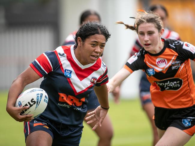 Isabella James watches on as Anastasia Leatupue makes a break. Picture: Julian Andrews