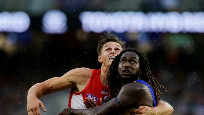 Callum Sinclair squares off against Nic Naitanui in Round 1. Pic: Getty Images