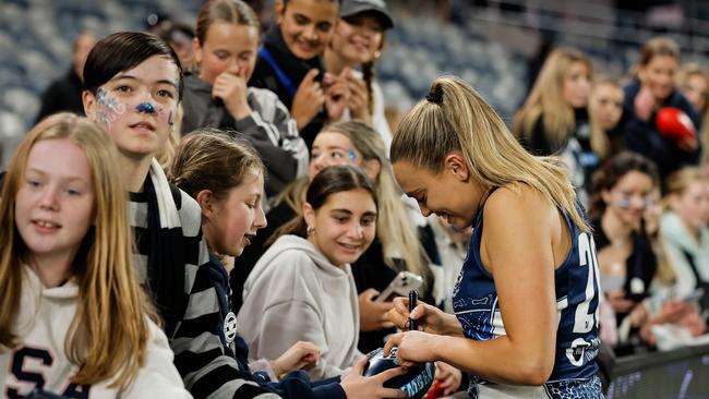 GEELONG, AUSTRALIA - NOVEMBER 01: Claudia Gunjaca of the Cats is seen with fans during the 2024 AFLW Round 10 match between the Geelong Cats and Kuwarna (Adelaide Crows) at GMHBA Stadium on November 01, 2024 in Geelong, Australia. (Photo by Dylan Burns/AFL Photos via Getty Images)