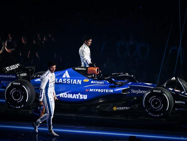 Williams' Spanish driver Carlos Sainz (front) and Williams' Thai driver Alexander Albon (rear) walk on stage past the new Formula 1 car of Williams Formula One Team presented during the Formula One - 2025 season launch âF1 75 LIVEâ event at the O2, in London, on February 18, 2025. Auto: (Photo by Ben STANSALL / AFP) / --- RESTRICTED TO EDITORIAL USE ---