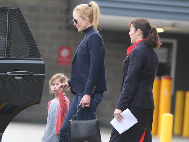 Nicole Kidman jets into Sydney with girls but no Keith | Daily Telegraph