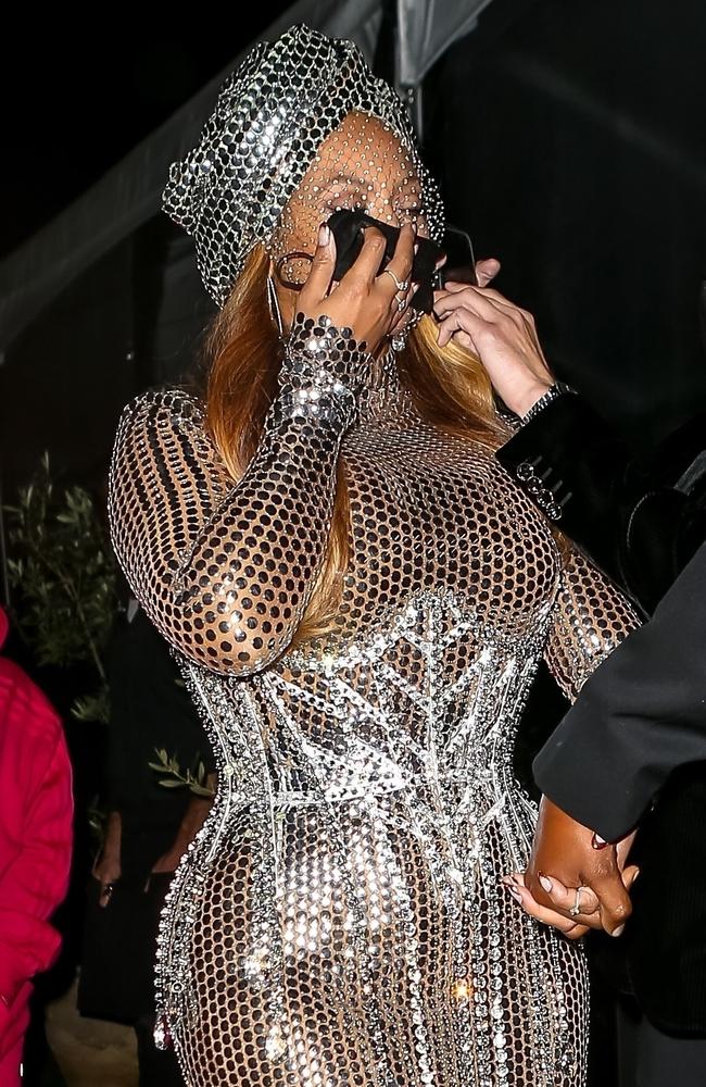 Beyonce keeps it low key for a meal. Picture: Wagner AZ/BACKGRID