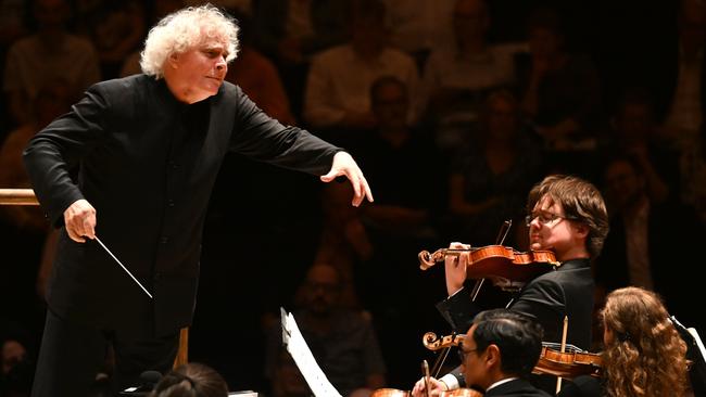 The LSO conducted by Sir Simon Rattle (Imogen Cooper: piano) perform Joseph Haydn Symphony No 86, Wolfgang Amadeus Mozart Piano Concerto No 18George Gershwin Cuban Overture, John Adams I Still Dance and George Gershwin An American in Paris in the Barbican Hall on Friday, 12 June 2022. Photo by Mark Allan