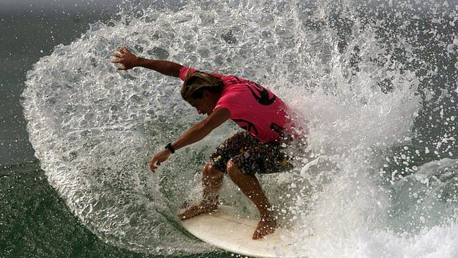 #### ALERT ALERT #### BEFORE REUSE OF THIS IMAGE CHECK CONTENT AND COPYRIGHT ISSUES WITH THE /PICTURE /DESK- D/i. 10 Mar 2003. Final of the Quiksilver Pro Men's Surfing at Snapper Rocks. Winner Dean Morrison in action. PicAdam/Ward. sport