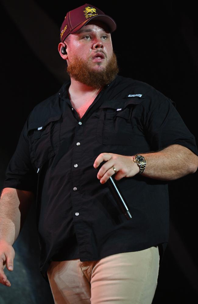 Luke Combs sports a Broncos cap on stage at Suncorp Stadium on Friday night. Picture: Lyndon Mechielsen/Courier Mail