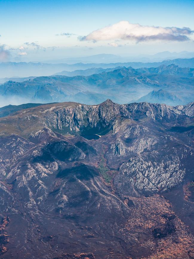 2019 Tasmanian bush fires. . Picture - LUKE TSCHARKE / PAR AVION