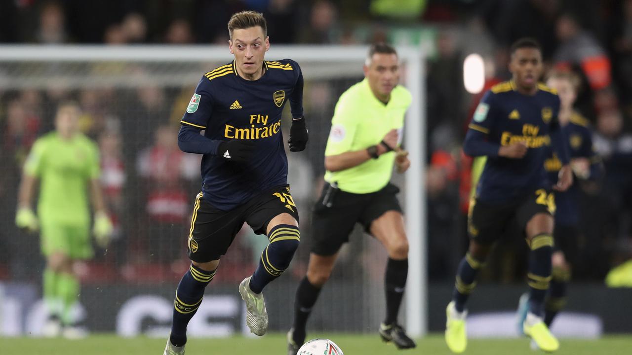 Fans are callling for Unai Emery to start Mesut Ozil