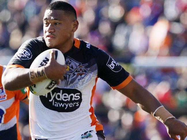 Moses Suli of the Tigers busts through the Knights defence during the Round 17 NRL match between the Newcastle Knights  and the Wests Tigers at McDonald Jones Stadium, Newcastle,  Sunday, July 2, 2017. (AAP Image/Darren Pateman) NO ARCHIVING, EDITORIAL USE ONLY