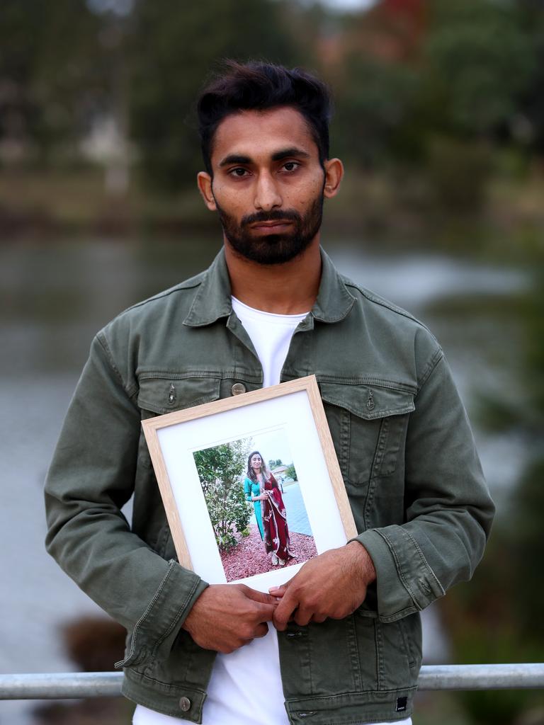 Jaspreet Singh with a picture of his late sister. Picture: Toby Zerna