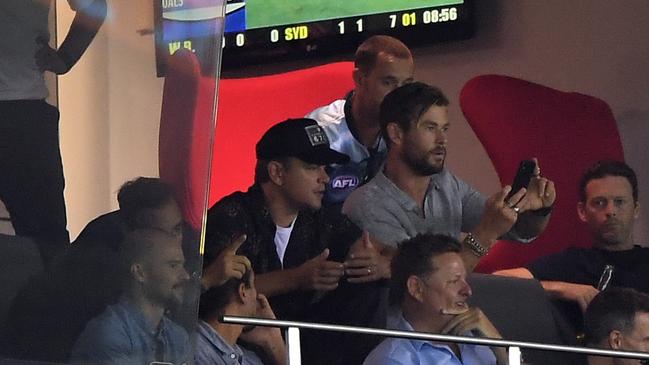 Matt Damon and Chris Hemsworth get behind the Dogs.