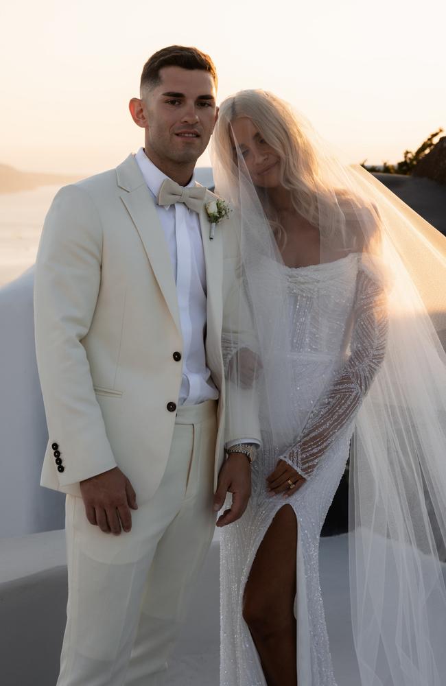 Georgia Widdop and Evan Batsis wed at the luxurious Aenaon Villas in Santorini, Greece. Picture: La Moment Photography