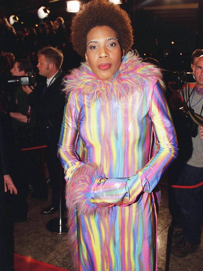 Logies 2000: Singer Macy Gray looked and felt like an alien in the sea of fake tan and glitter.