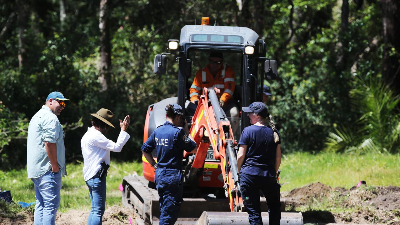 Police investigating the suspected murders of Robyn Hickie and Amanda Robinson digging up ground in 201. Picture: NCA NewsWire / Peter Lorimer.